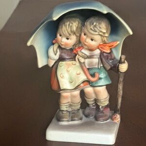 Stormy Weather 6” figures. Clean not chips or cracks. Mark Small V Bee 1960-1972